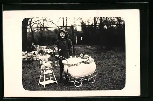 Foto-AK Mädchen mit Säuglingspuppen im Kinderwagen