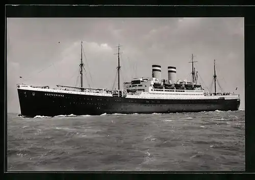 AK Passagierschiff D. Deutschland der Hamburg-Amerika-Linie in voller Fahrt