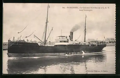 AK St-Nazaire, Le Caboteur Morbihan de la C.G.T. dans l`avant-port