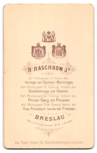 Fotografie N. Raschkow jr., Breslau, Ohlauerstr. 4, Modisch gekleideter Herr mit Schnauzbart