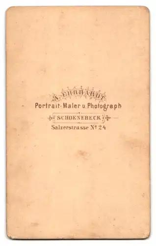 Fotografie A. Ehrhardt, Schoenebeck, Salzerstr. 24, Bürgerliche Dame im Kleid