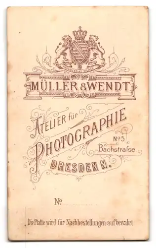 Fotografie Müller & Wendt, Dresden-N., Bachstr. 5, Kleiner Junge im Anzug mit einem Kleinkind