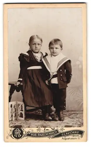 Fotografie Rob. Rauschenbach, Glauchau, Augustusstr. 11, Kinderpaar in hübscher Kleidung
