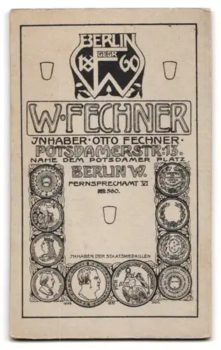 Fotografie W. Fechner, Berlin-W., Potsdamerstr. 13, Elegant gekleideter Herr mit The Zappa