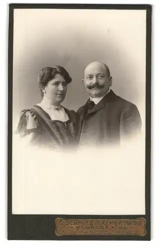 Fotografie Theodor Müller, Ruhrort a /Rh., Ludwigstr. 9, Bürgerliches Paar in modischer Kleidung