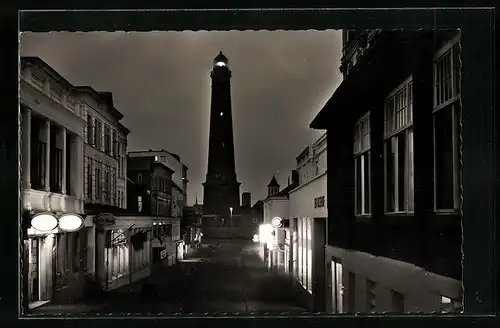 AK Borkum, Strandstrasse mit Leuchtturm bei Nacht