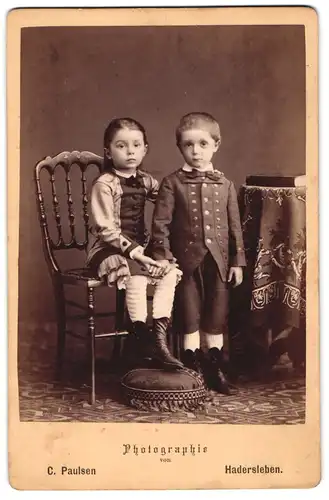 Fotografie C. Paulsen, Hadersleben, Kinderpaar in hübscher Kleidung