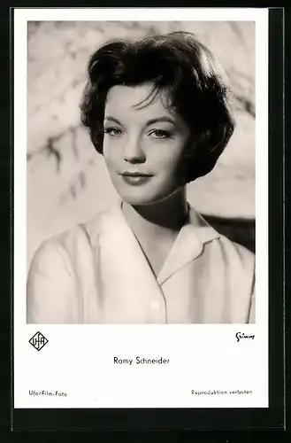 AK Schauspielerin Romy Schneider mit verführerischem Blick