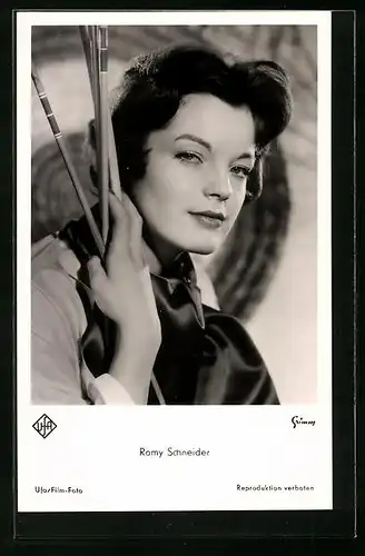 AK Schauspielerin Romy Schneider flirtet mit der Kamera