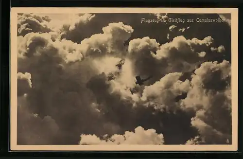 AK Flugzeug im Gleitflug aus Cumuluswolken