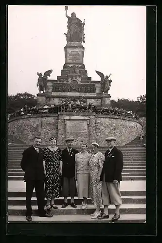 Foto-AK Familienfoto vor dem Niederwald-Denkmal