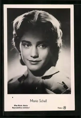 AK Schauspieler Maria Schell in einer Bluse