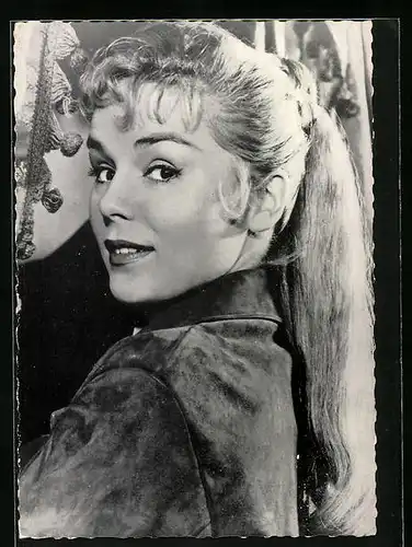 AK Schauspielerin Susanne Cramer mit langen Haaren