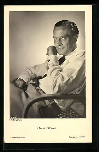 AK Schauspieler Hans Stüwe im weissen Hemd mit Krawatte