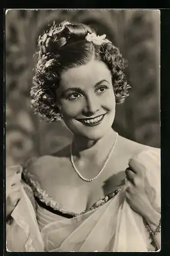 AK Schauspielerin Gisela Uhlen mit lächelndem Gesicht