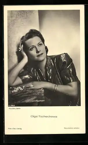 AK Schauspielerin Olga Tschechowa mit Perlenkette