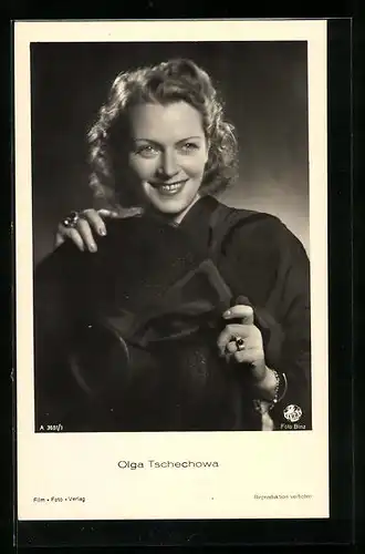 AK Schauspielerin Olga Tschechowa mit einem Hut