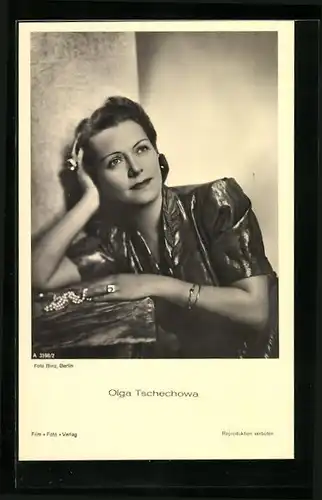 AK Schauspielerin Olga Tschechowa mit aufgestütztem Kopf