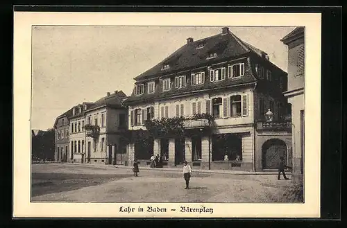 AK Lahr in Baden, Bärenplatz mit Passanten