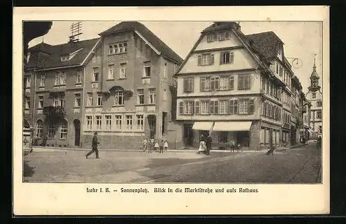 AK Lahr i. B., Sonnenplatz mit Blick in die Marktstrasse und aufs Rathaus