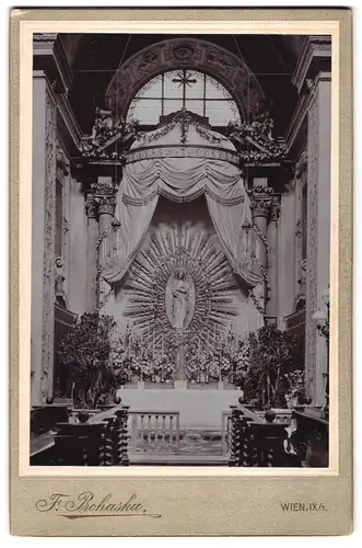 Fotografie Franz Prohaska, Wien, Ansicht Wien, Kirche Innenansicht mit Altar