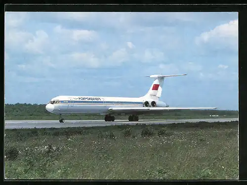 AK Flugzeug IL-62 auf der Landebahn