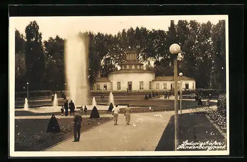 AK Ludwigshafen, Hindenburgpark mit Cafe und Springbrunnen