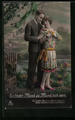 Foto-AK Photochemie Berlin Nr. 6305 /5: Liebespaar kuschelt im Rosenfeld