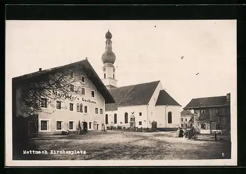 AK Mettmach, Kirchenplatz mit Mairinger`s Gasthaus