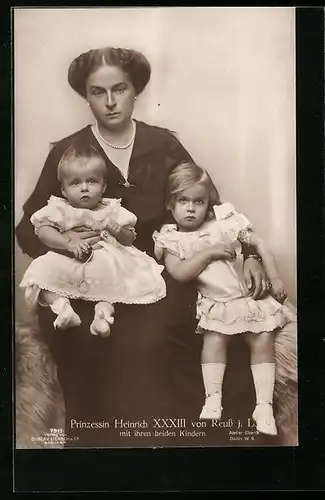 AK Prinzessin Heinrich XXXIII von Reuss j. L. mit Kindern