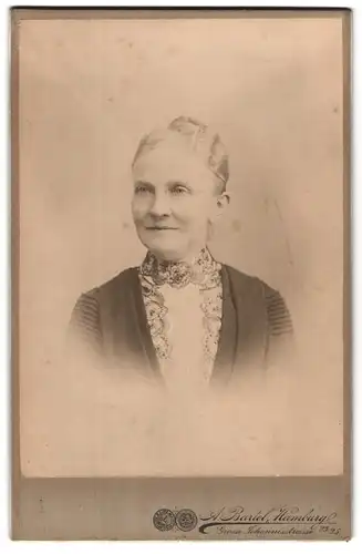 Fotografie A. Bartel, Hamburg, Grosse Johannisstr. 23-25, Ältere Dame mit hochgestecktem Haar