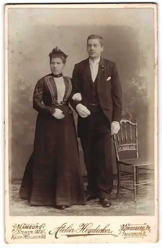 Fotografie Ottmar Heydecker, Hamburg, Steinstr. 147, Junges Paar in modischer Kleidung