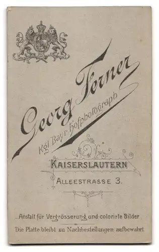 Fotografie Georg Ferner, Kaiserslautern, Alleestr. 3, Junger Herr im Anzug mit Krawatte