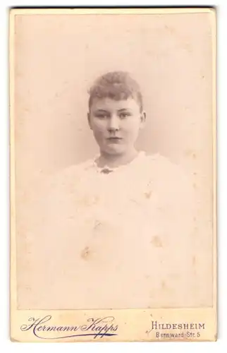 Fotografie Hermann Kapps, Hildesheim, Bernward-Str. 5, Junge Dame mit zurückgebundenem Haar