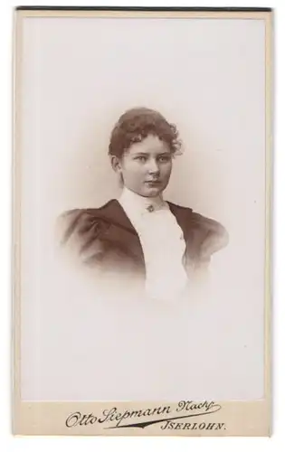 Fotografie Otto Siepmann Nachf., Iserlohn, Nordstr. 22, Junge Dame mit zurückgebundenem Haar