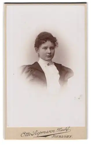 Fotografie Otto Siepmann Nachf., Iserlohn, Nordstr. 22, Junge Dame mit zurückgebundenem Haar