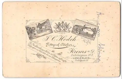 Fotografie J. C. Hodek, Krems a. D., Ansicht Krems a. D., Blick auf das Ateliersgebäude des Fotografne mit Schaukasten