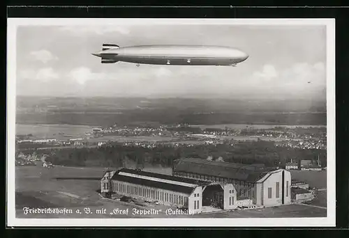 AK Friedrichshafen /Bodensee, Fliegeraufnahme der Stadt mit LZ127 Graf Zeppelin