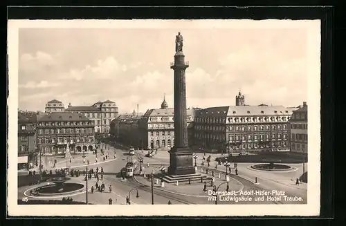 AK Darmstadt, Platz, Blick auf die Ludwigssäule und Hotel Traube