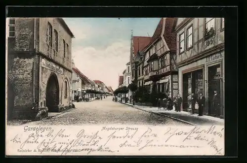 AK Gardelegen, Magdeburger Strasse mit Städt. Sparkasse