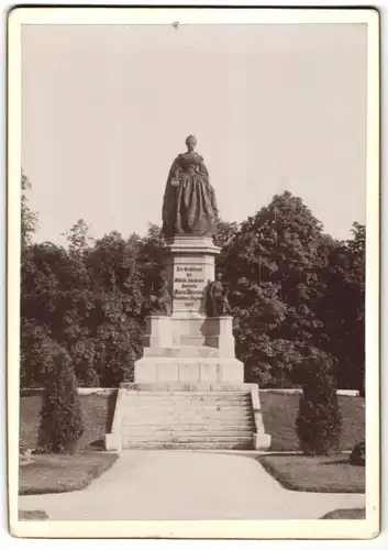 Fotografie unbekannter Fotograf, Ansicht Wien, Denkmal Kaiserin Maria Theresia an der Militär Akademie