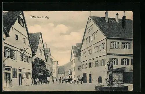 AK Wiesensteig, Ortspartie mit Brunnen und Passanten