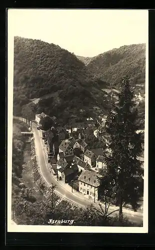 AK Isenburg, Teilansicht mit Strassenpartie