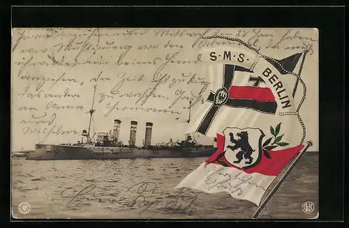 AK Kriegsschiff S. M. S. Berlin vor der Küste, Rettungsring und Fahnen