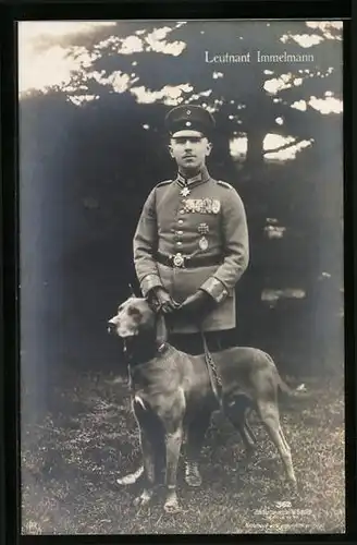 Foto-AK Sanke Nr. 362: Leutnant Immelmann mit Hund