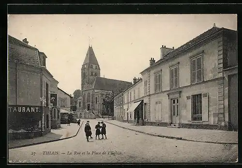 AK Thiais, La Rue et la Place de l`Eglise