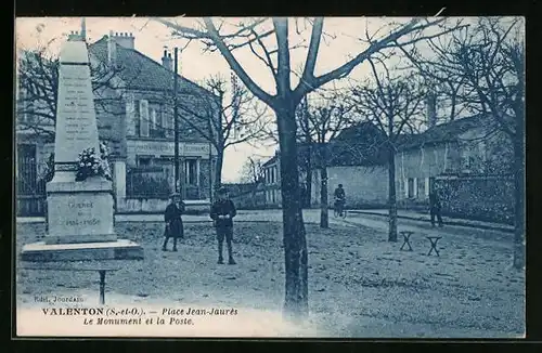 AK Valenton, Place Jean-Jaurès, Le Monument et la Poste