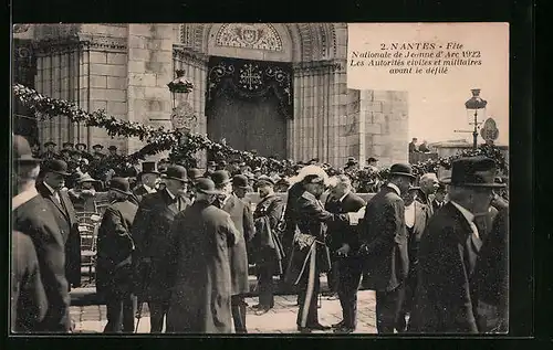 AK Nantes, Fete Nationale de Jeanne d`Arc 1922 Les Autoritès civiles et militaires avant le dèfilè