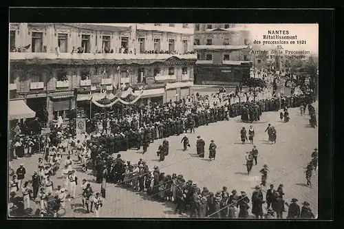 AK Nantes, Rètablissement des processions en 1921 - Arrivèe de la Procession sur la Place St-Pierre