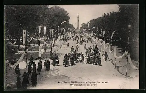 AK Nantes, Rètablissement des processions en 1921 - Dècorations des Cours
